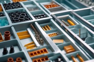 Kako nam lahko plastični organizator vijakov in elektromateriala prihrani čas ter pomaga pri delu?